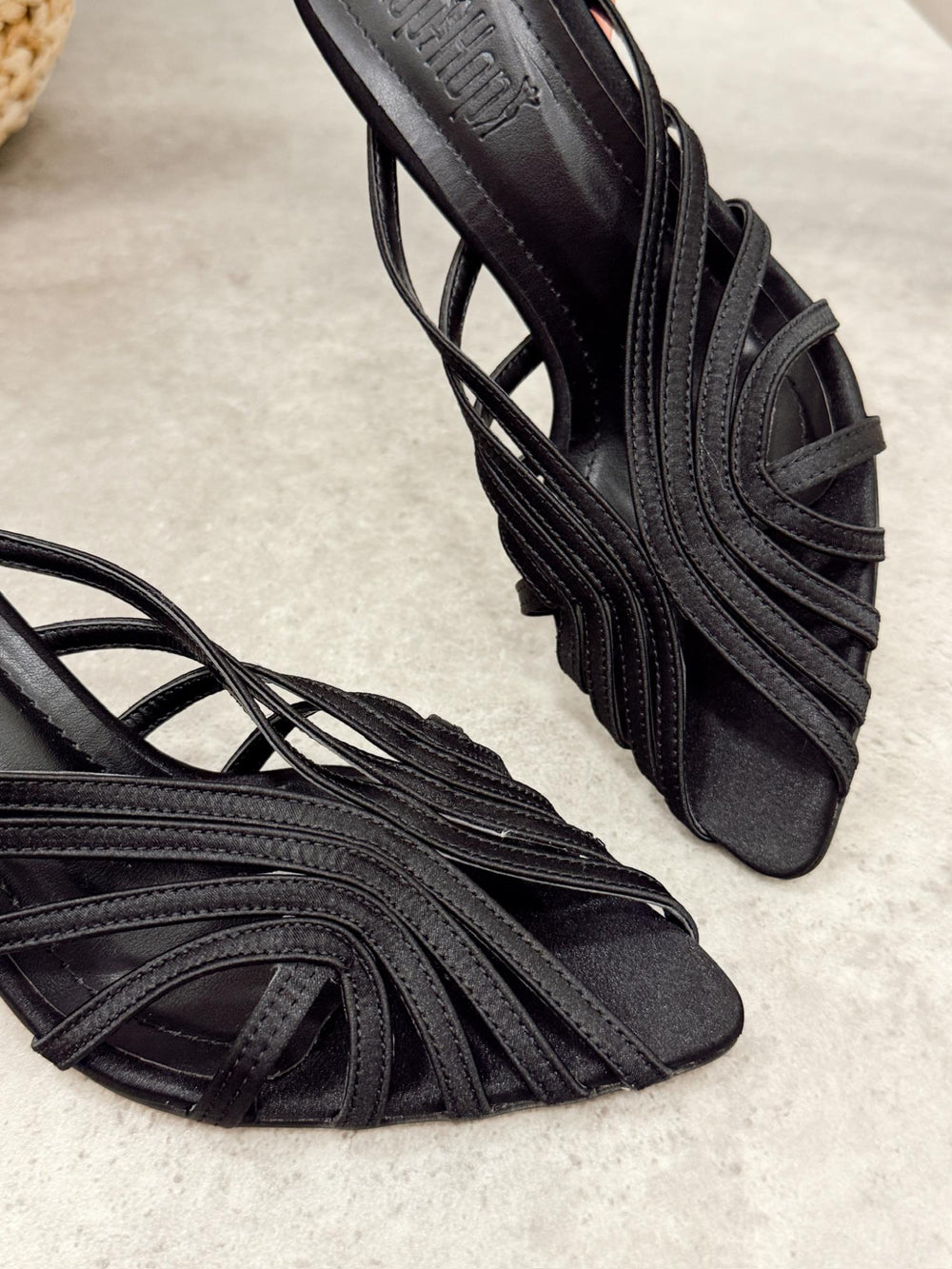 Women Slippers and Mules G521 - BLACK