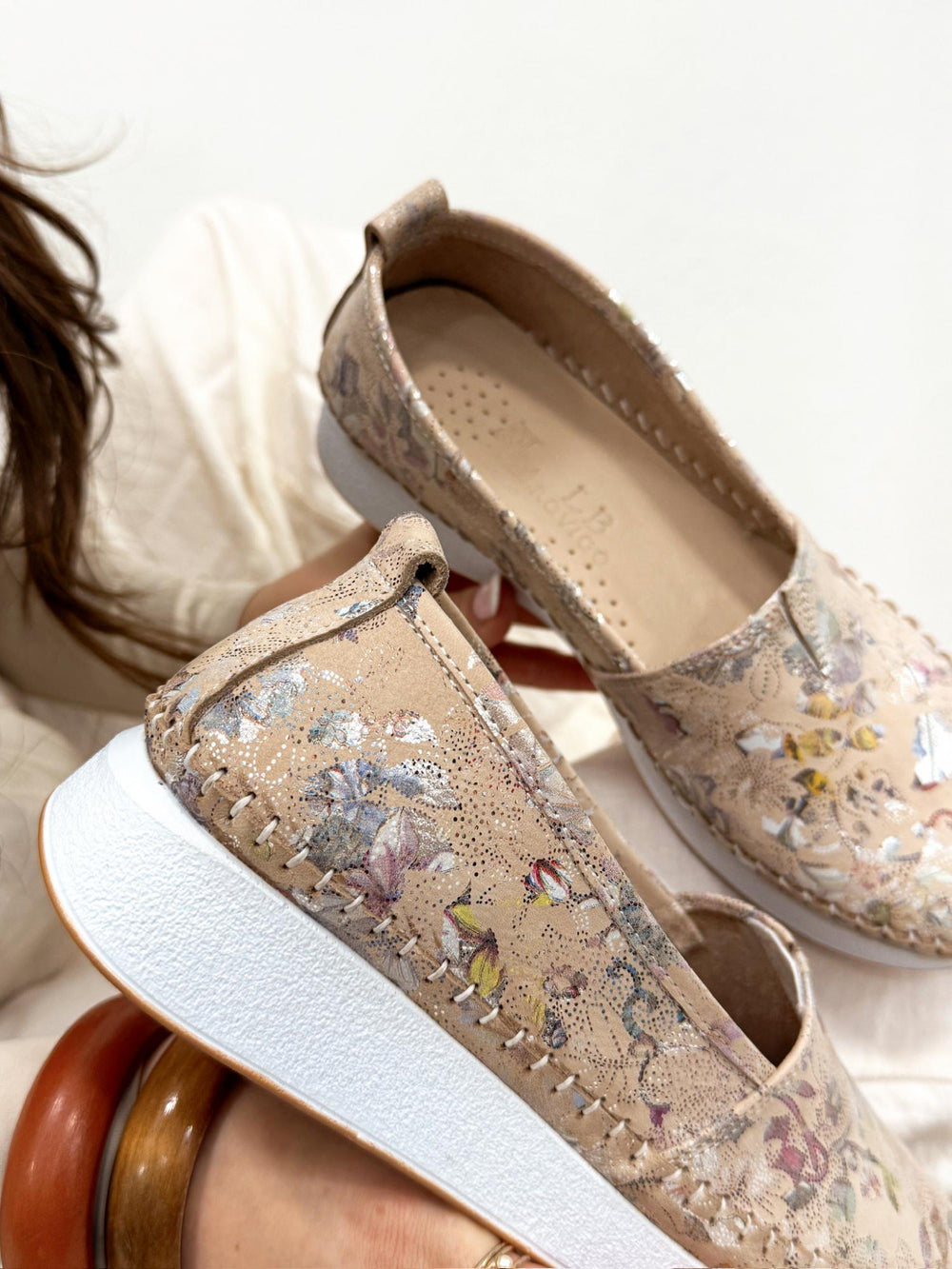 Flat leather shoes G168 - BEIGE