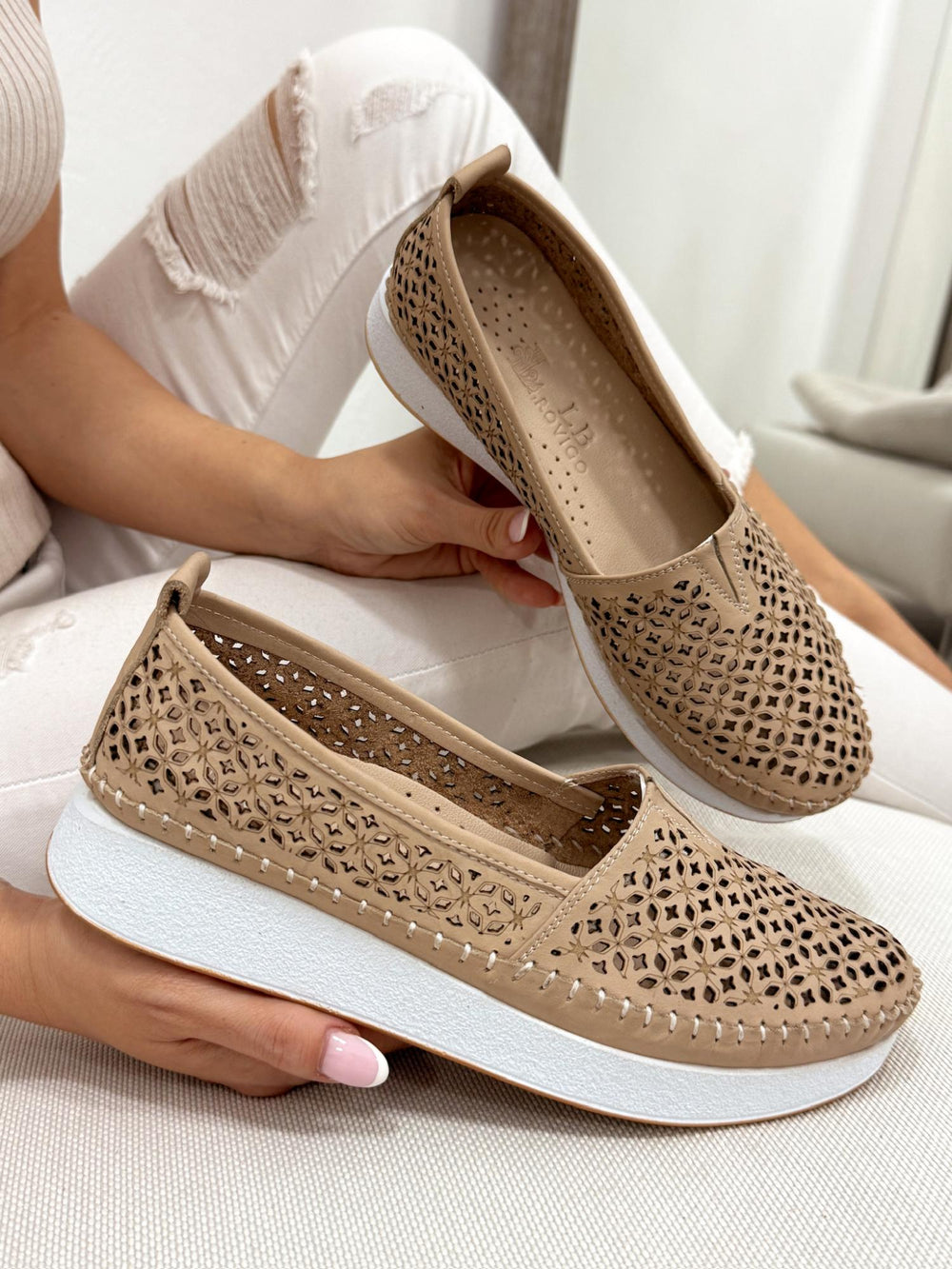 Flat leather shoes G167 - BEIGE