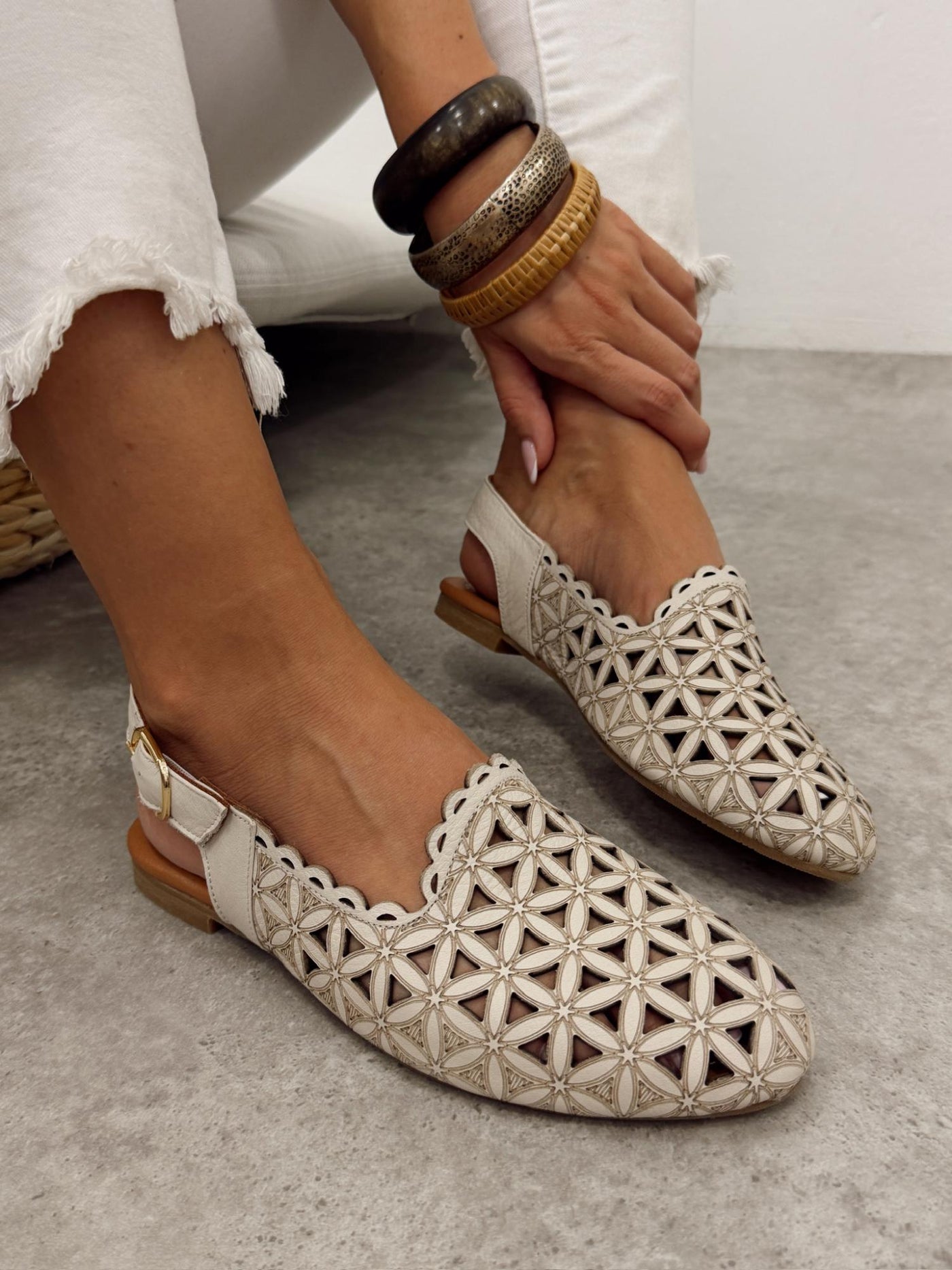 Leather sandals G461 - BEIGE