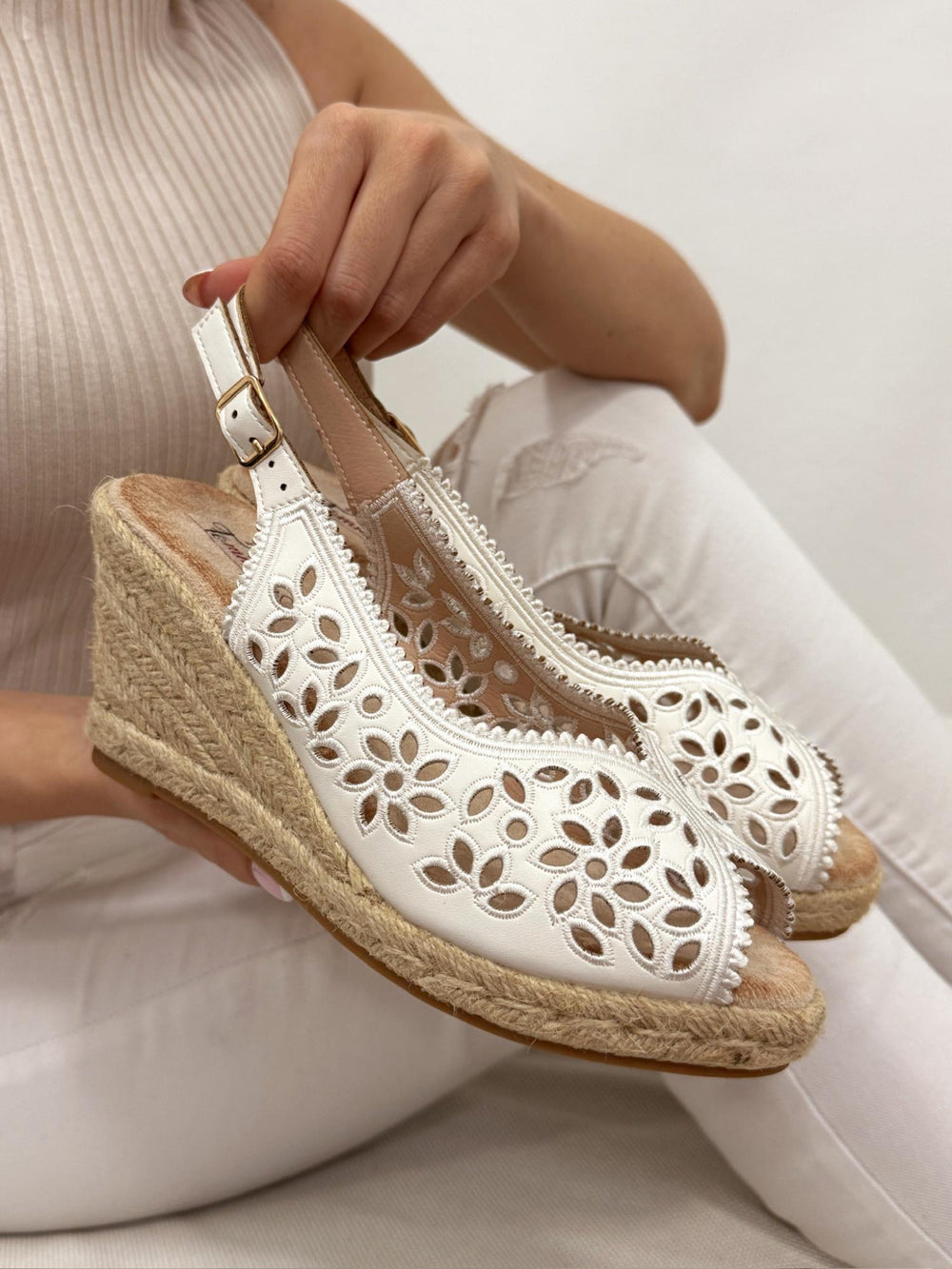 Women sandals G224 - WHITE