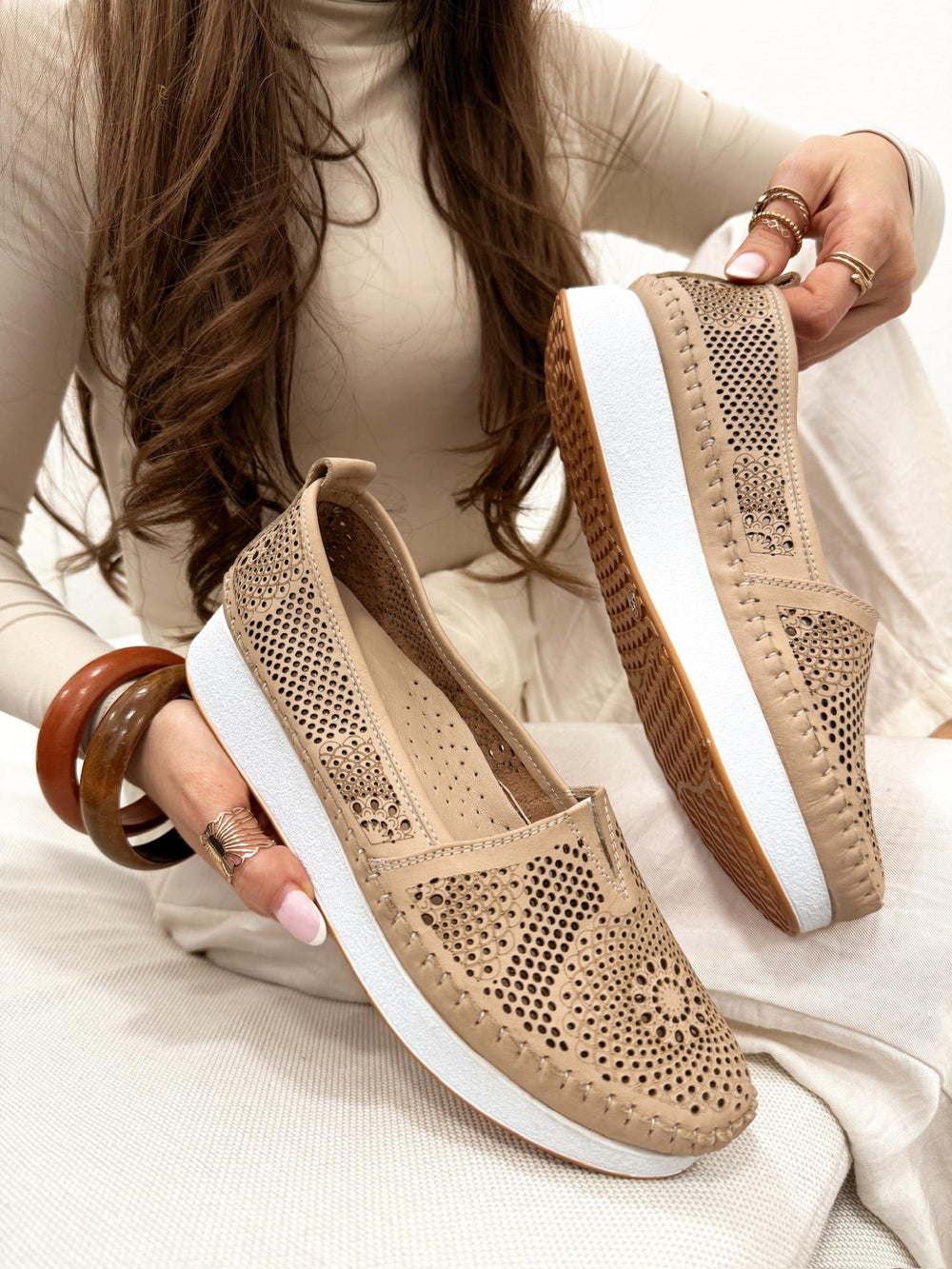 Flat leather shoes G166 - BEIGE