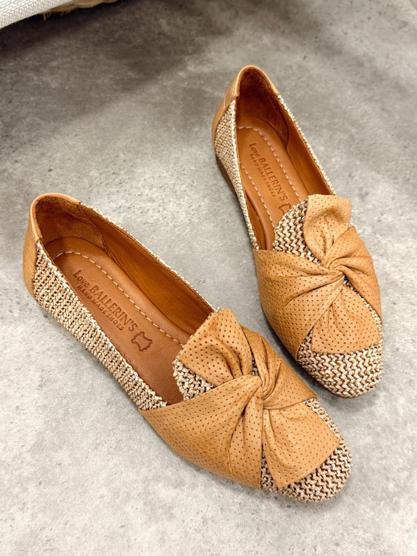 Flat leather shoes G418 - BEIGE