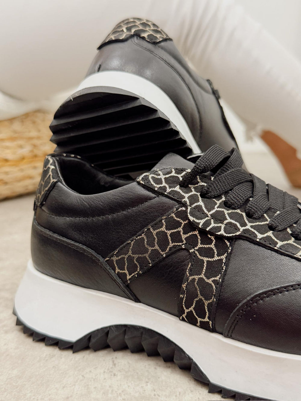 Leather sneakers G456 - BLACK