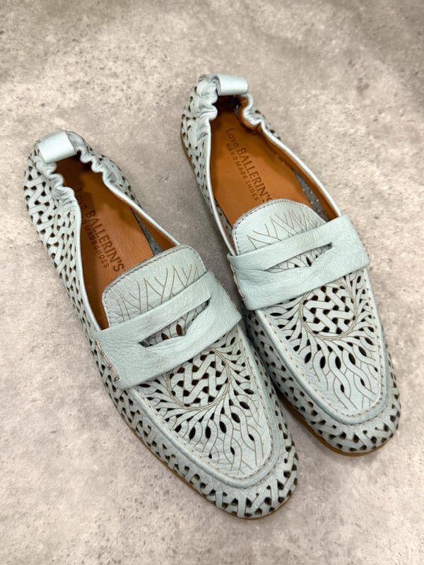 Flat leather shoes G421 - BLUE