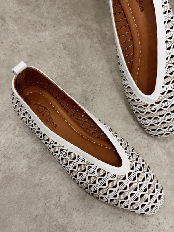 Flat leather shoes G465 - WHITE