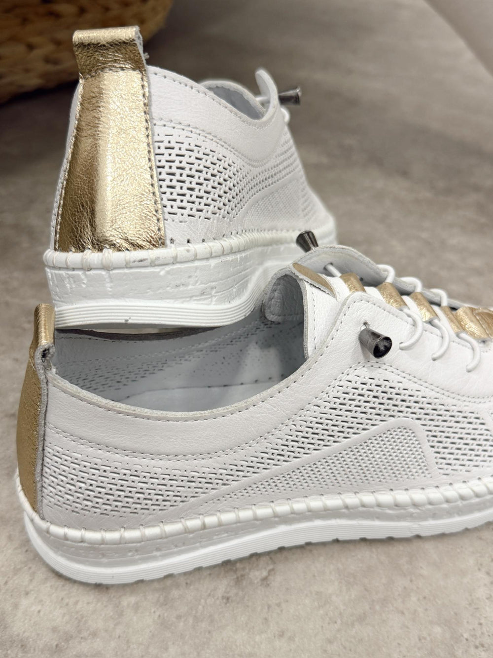 Leather sneakers G399 - WHITE