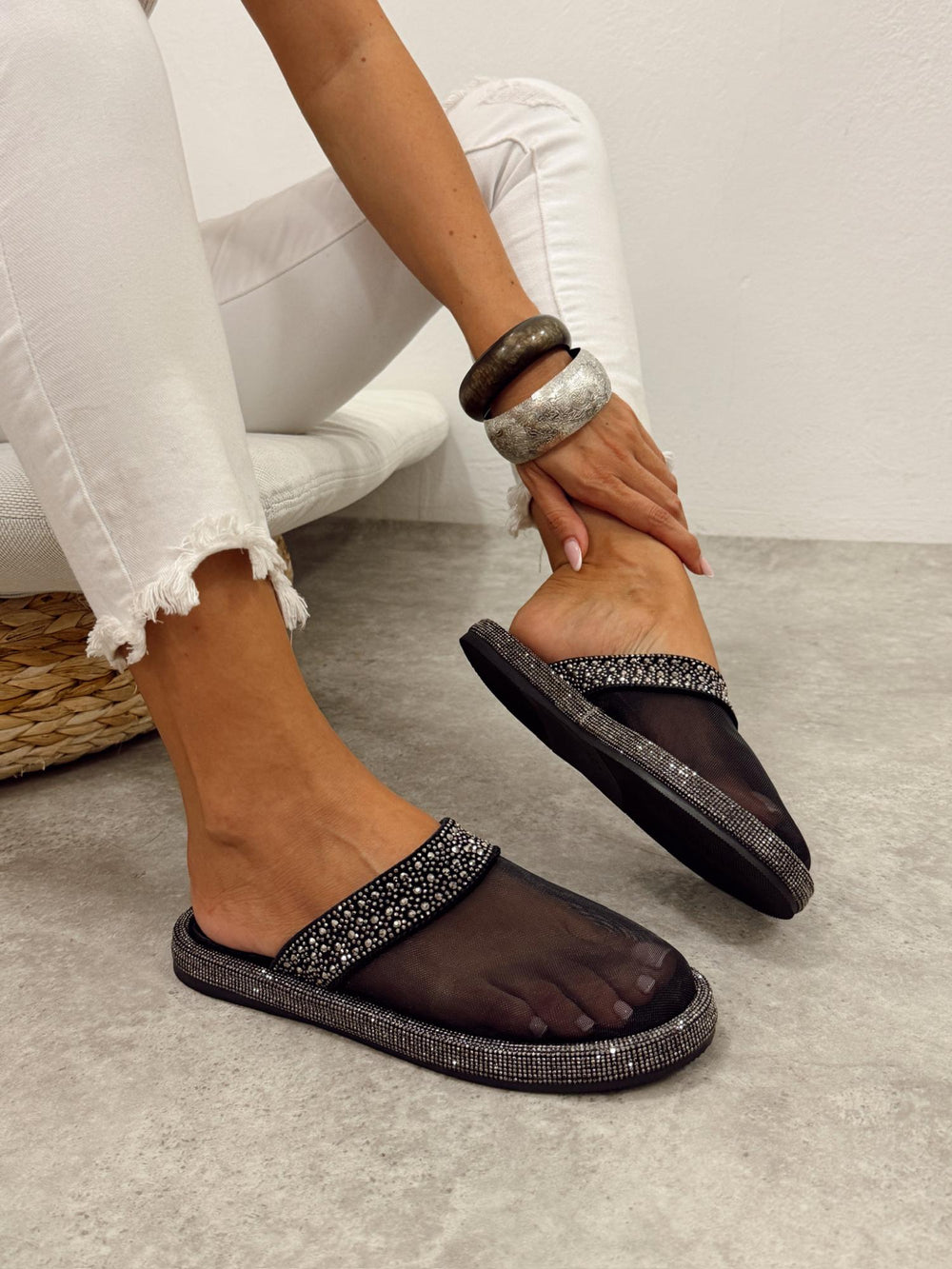 Women Slippers and Mules G483 - BLACK