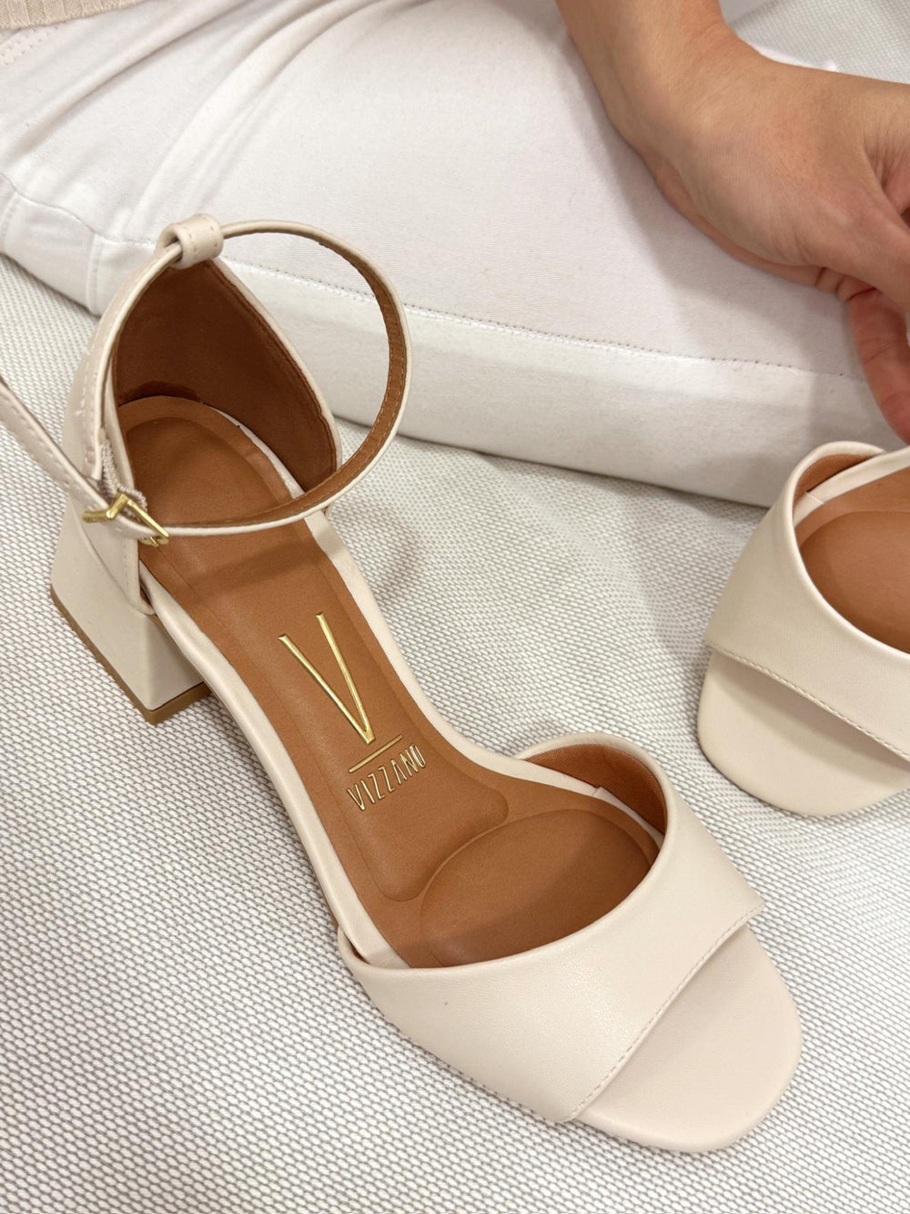 Women sandals G090 - LIGHT BEIGE