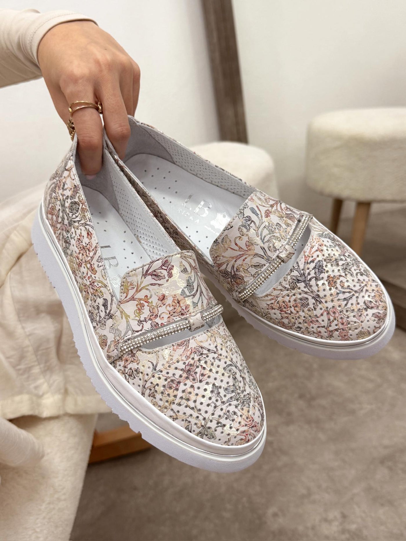 Flat leather shoes G130 - LIGHT BEIGE