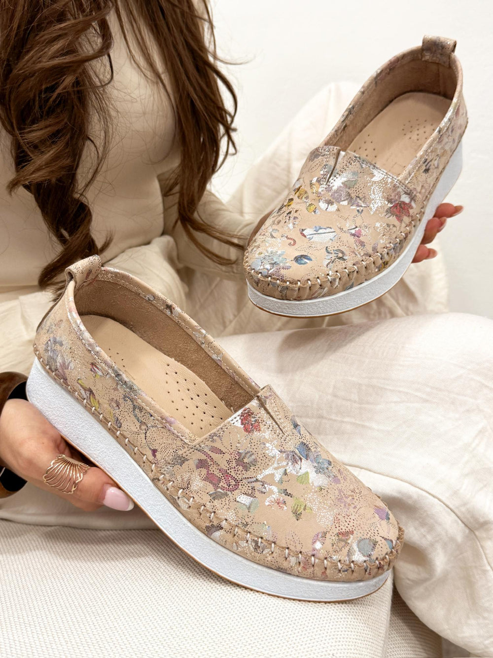 Flat leather shoes G168 - BEIGE