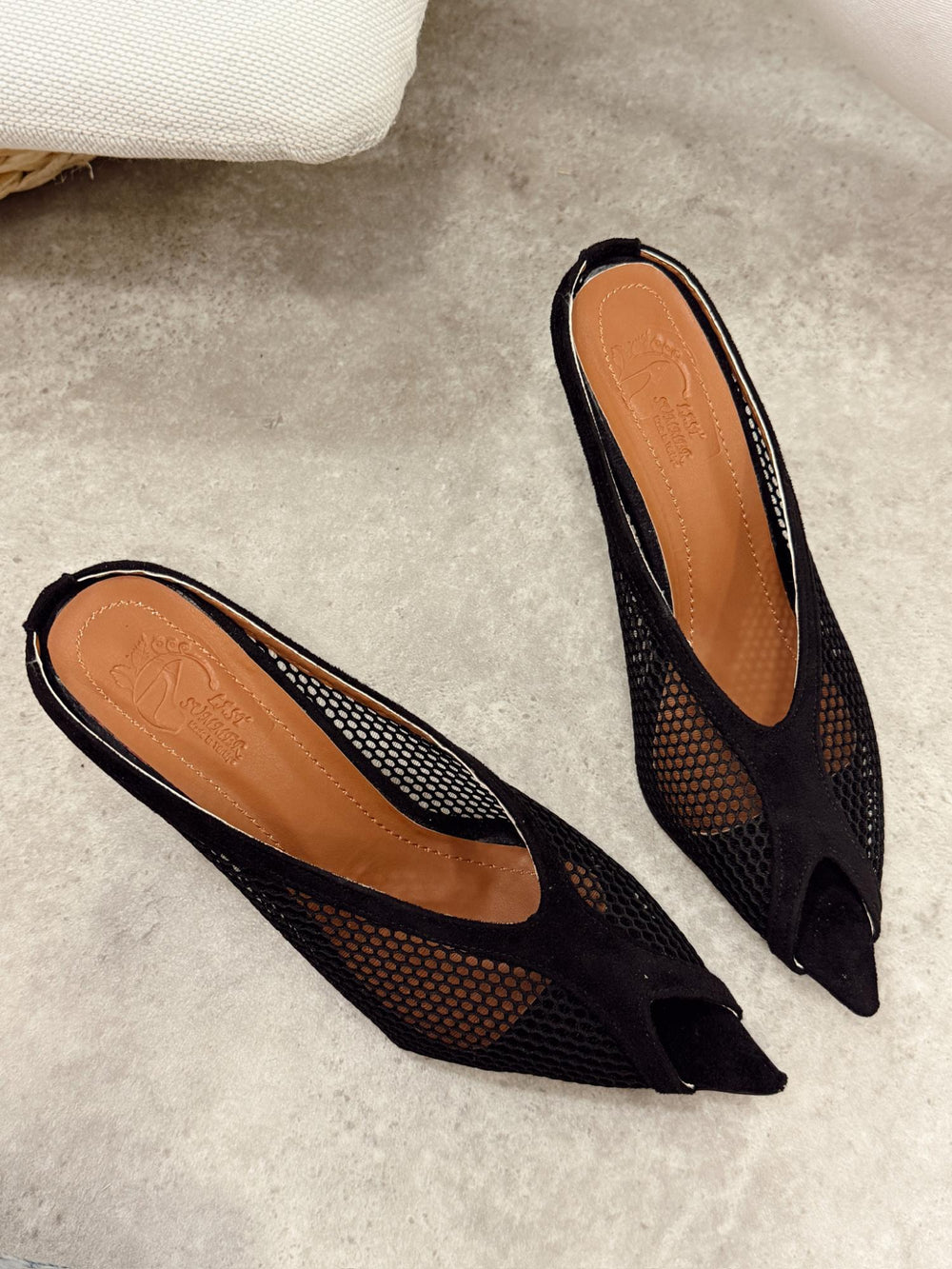 Women Slippers and Mules G500 - BLACK