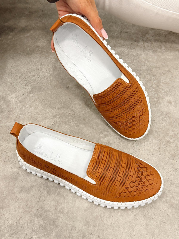 Flat leather shoes G397 - CAMEL