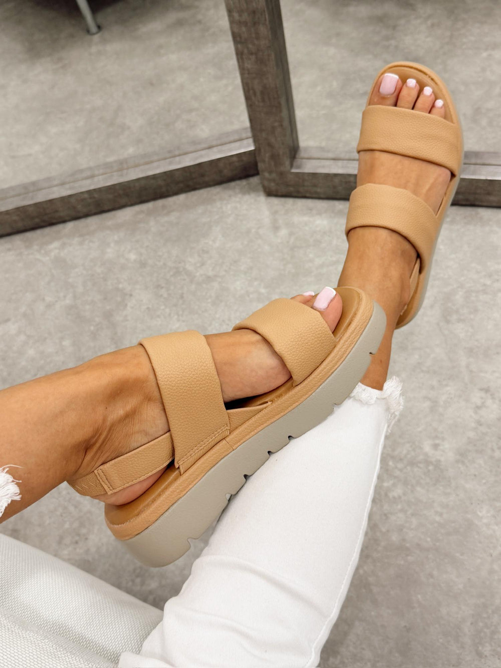 Women sandals G299 - BEIGE