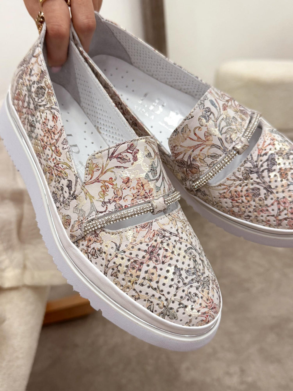 Flat leather shoes G130 - LIGHT BEIGE
