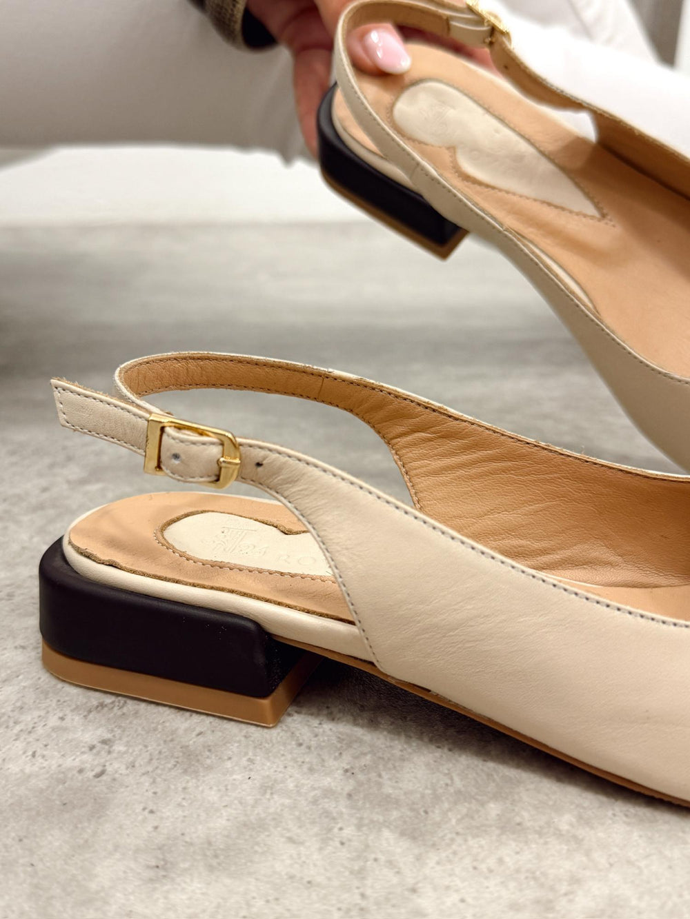 Leather sandals G389 - BEIGE