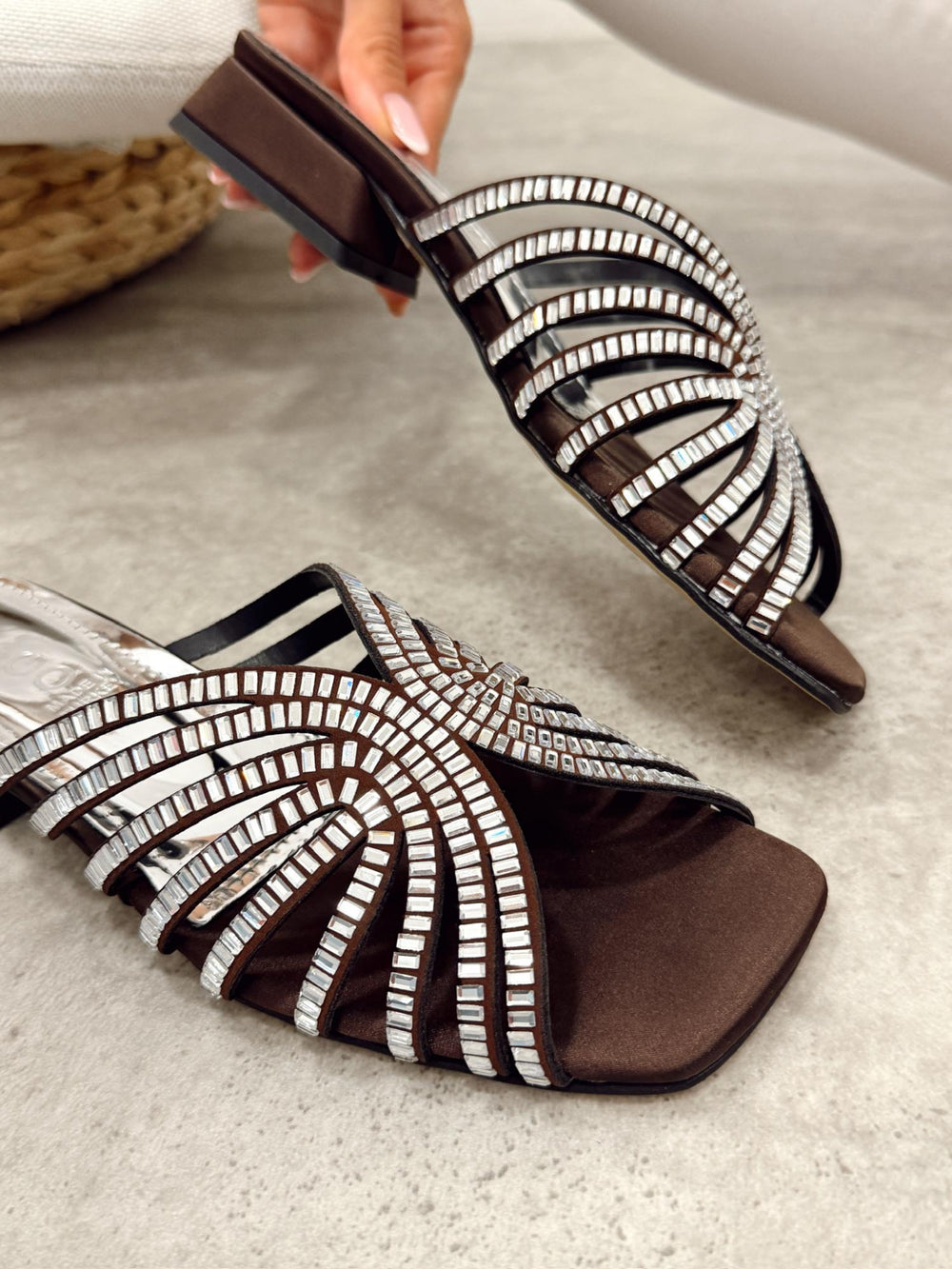 Women Slippers and Mules G480 - BROWN