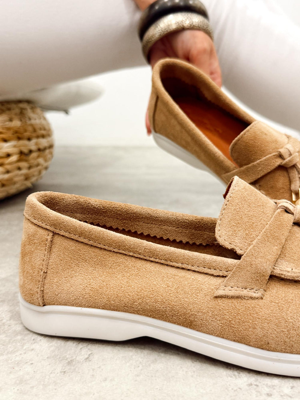 Flat leather shoes G518 - BEIGE