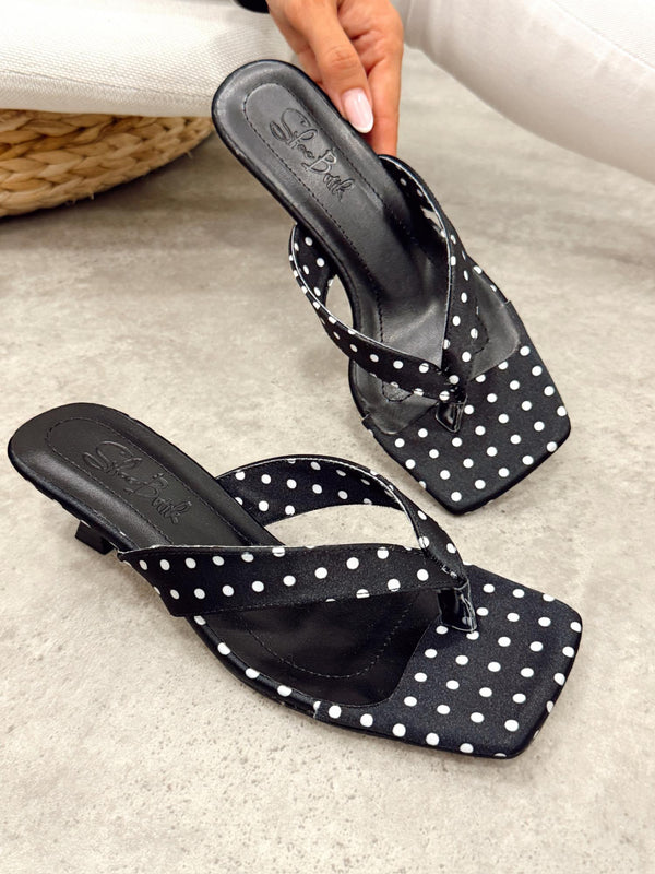 Women Slippers and Mules G492 - BLACK