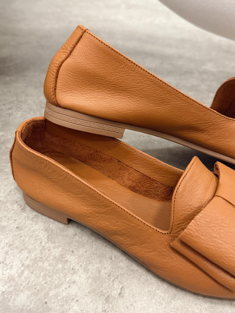 Flat leather shoes G395 - CAMEL