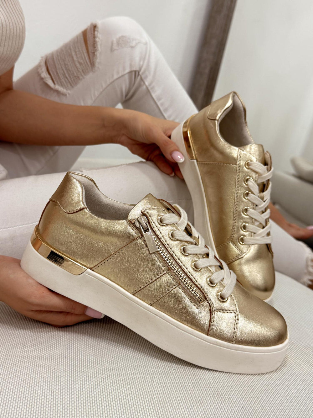 Women sneakers F990 - GOLD