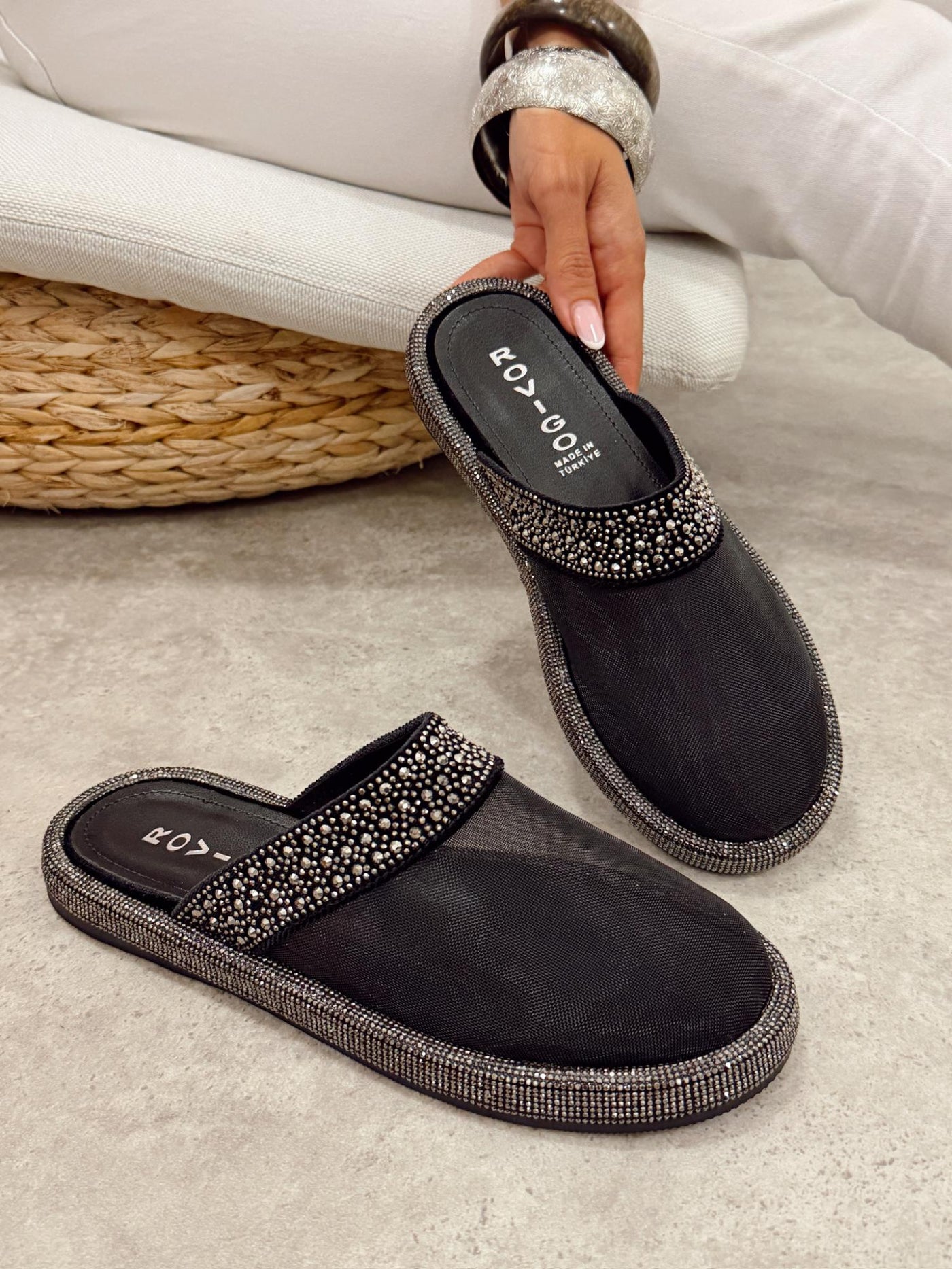 Women Slippers and Mules G483 - BLACK