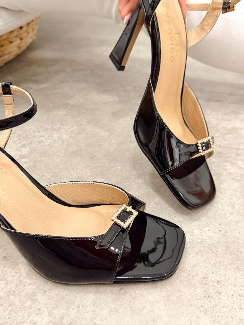 Leather sandals G379 - BLACK