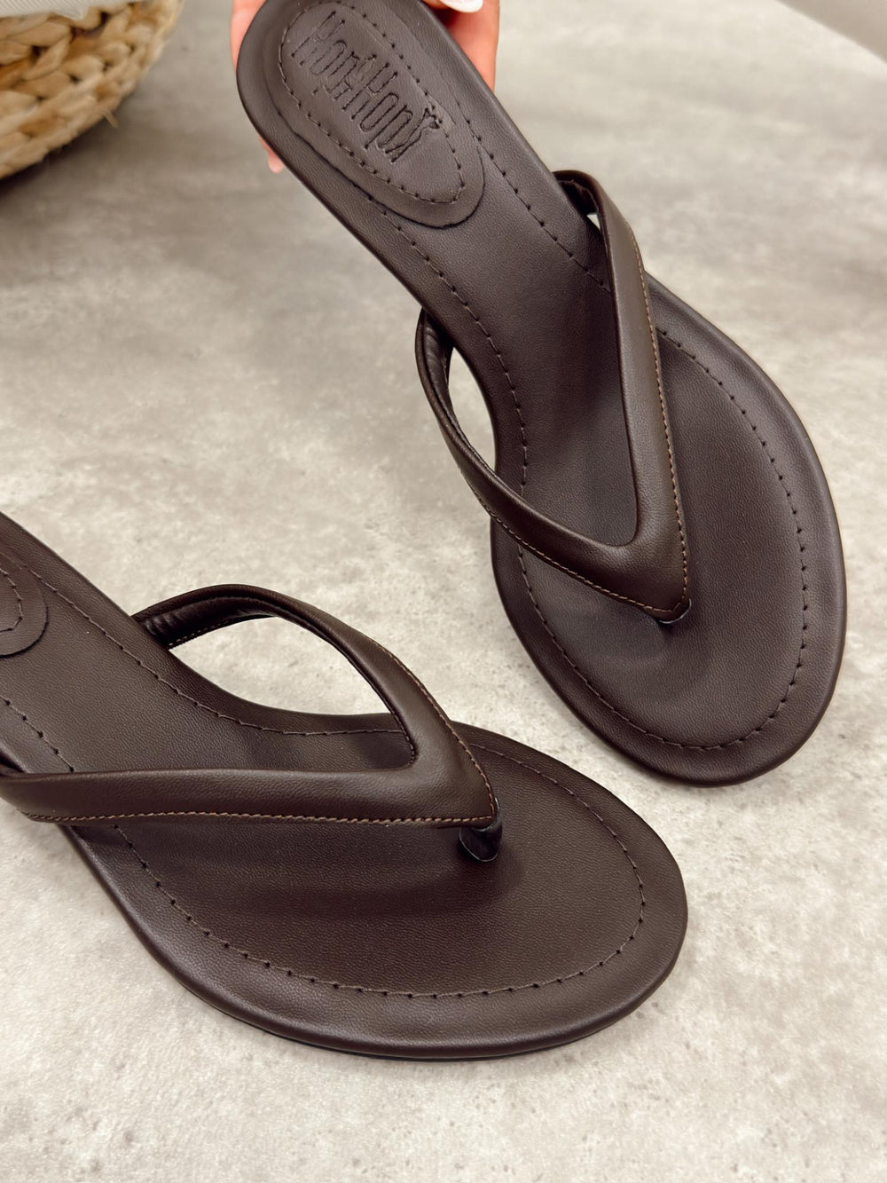 Women Slippers and Mules G515 - BROWN