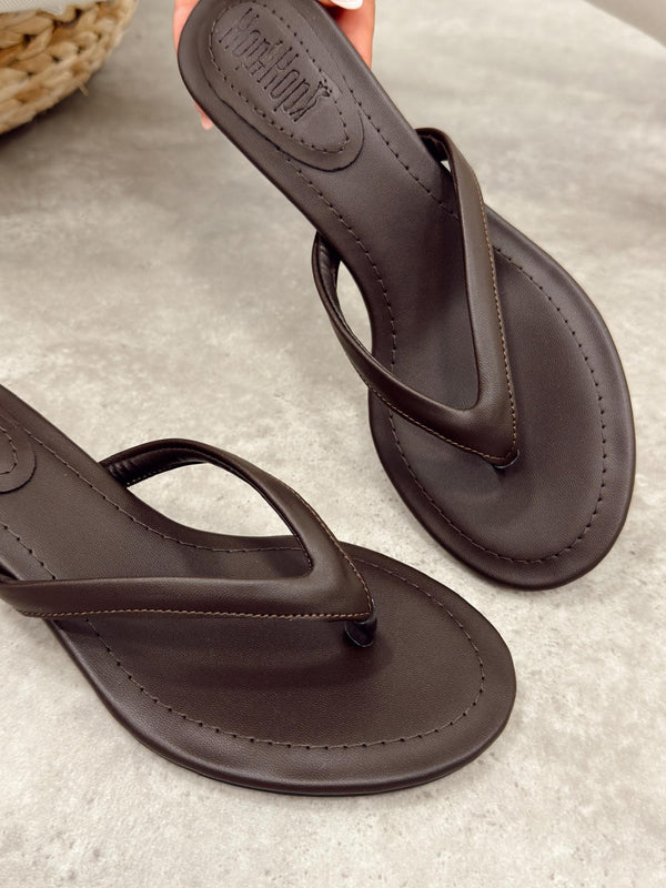 Women Slippers and Mules G515 - BROWN