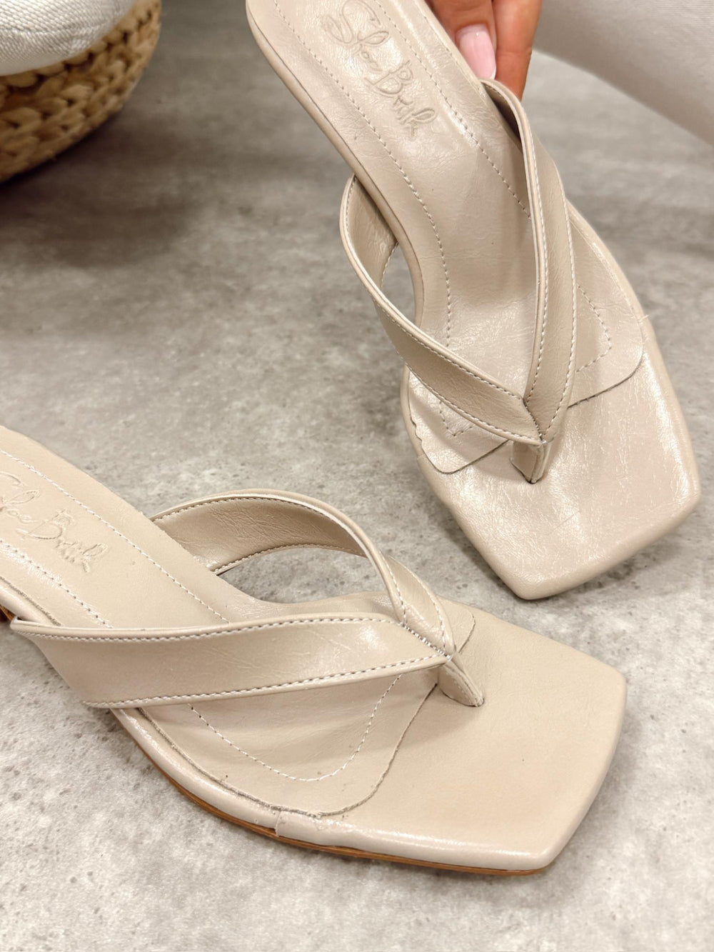 Women Slippers and Mules G492 - BEIGE