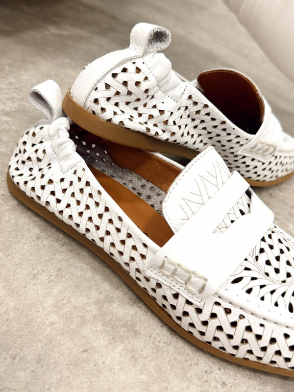 Flat leather shoes G421 - WHITE