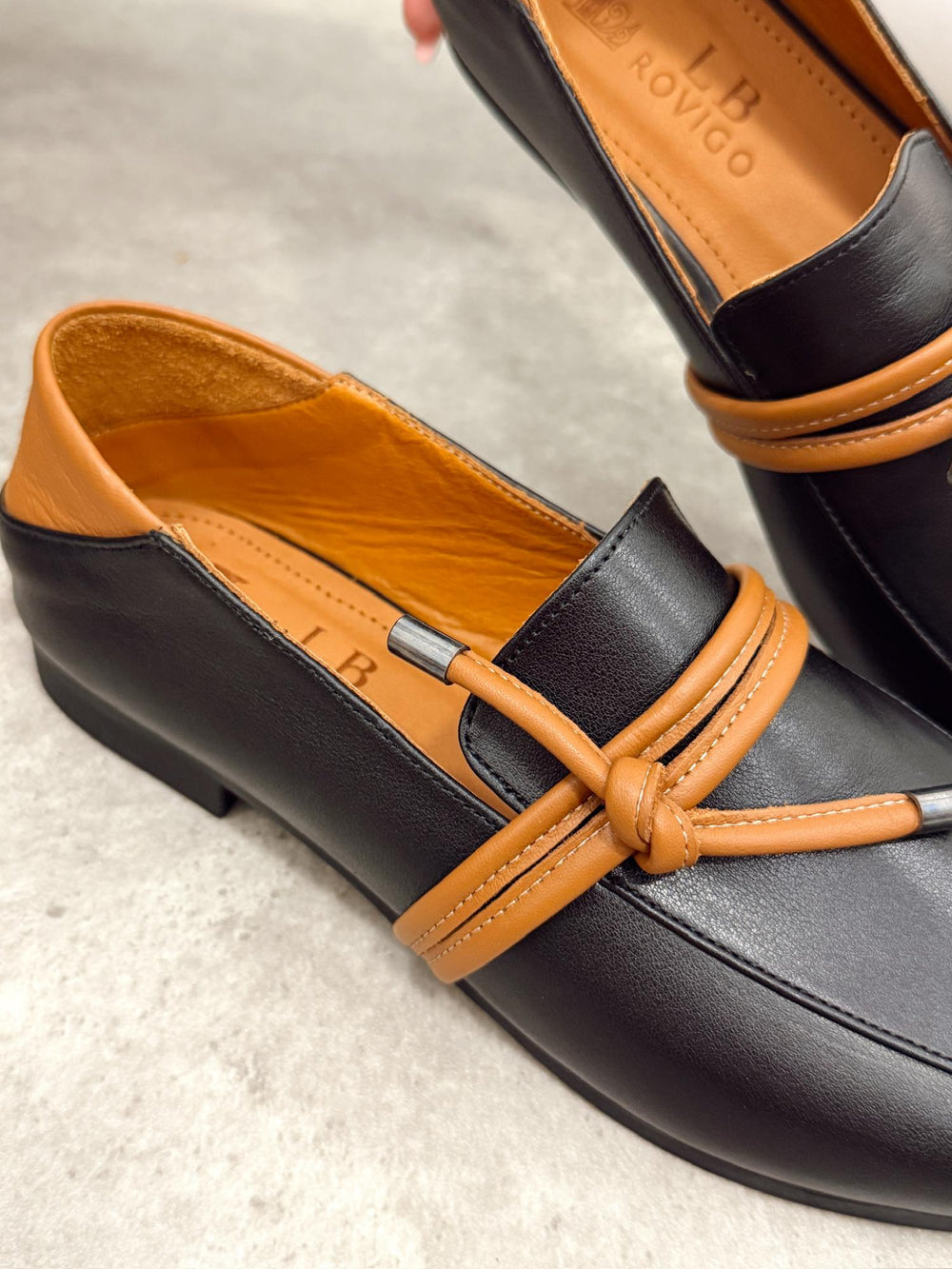 Flache Lederschuhe G396 - SCHWARZ