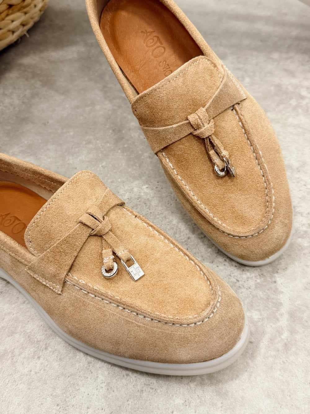 Flat leather shoes G459 - CAMEL