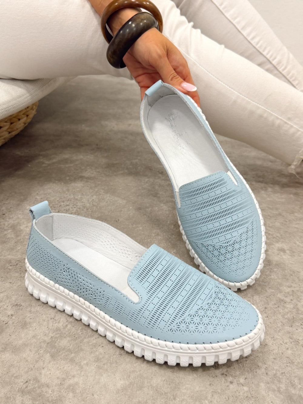 Flat leather shoes G397 - BLUE