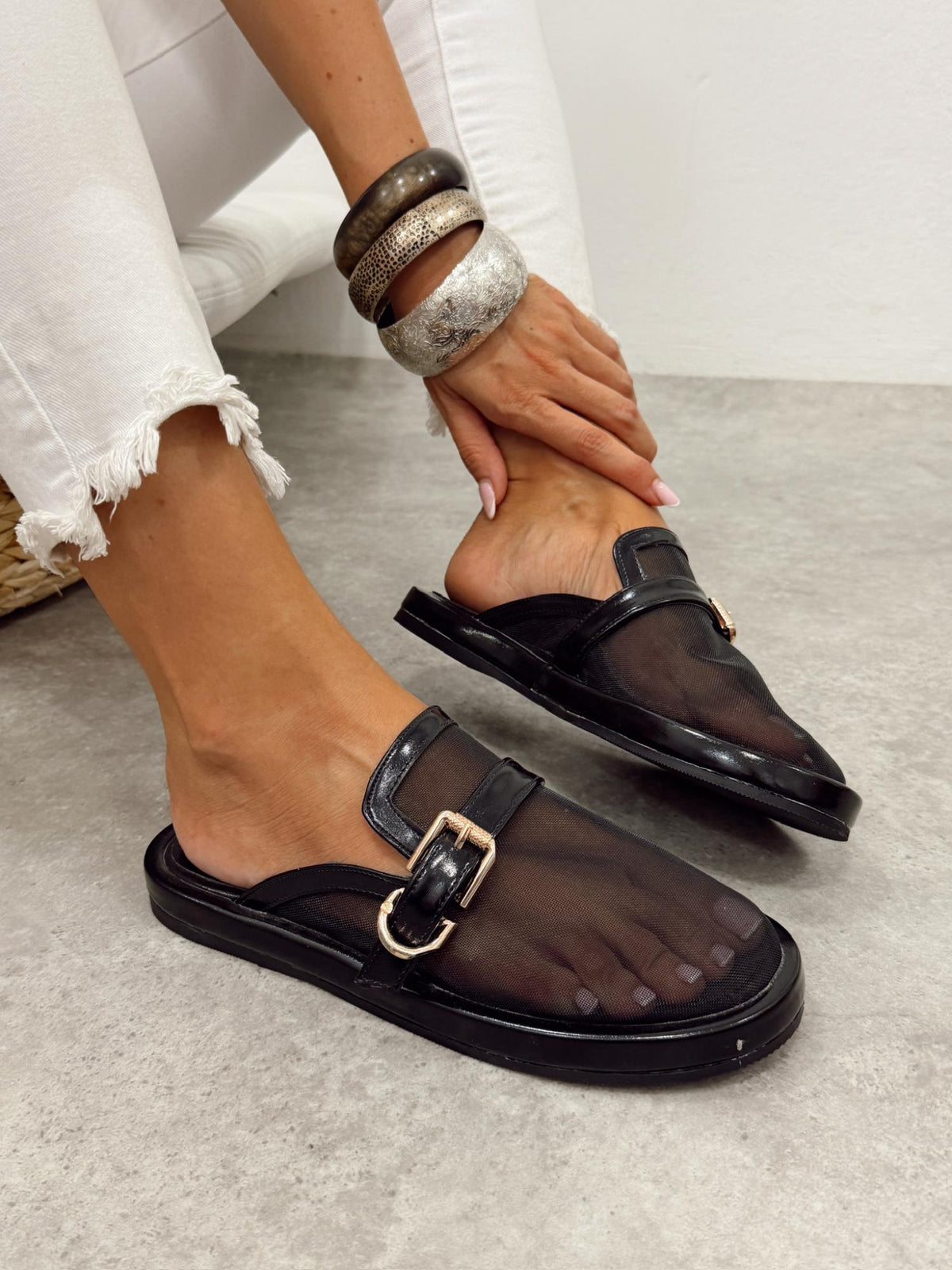 Women Slippers and Mules G484 - BLACK