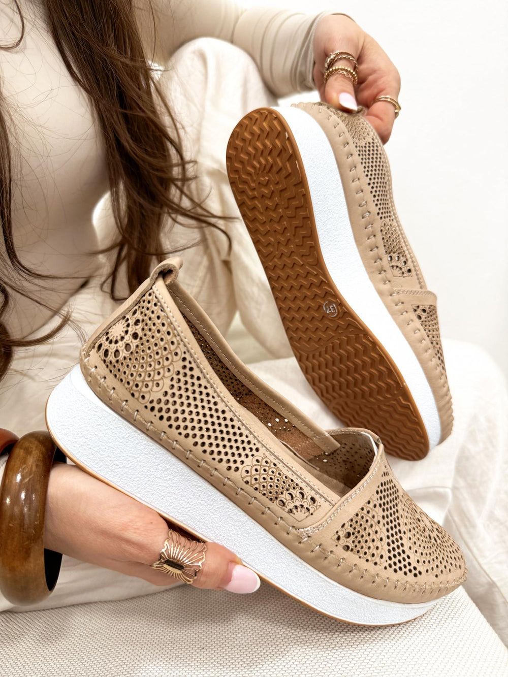 Flat leather shoes G166 - BEIGE