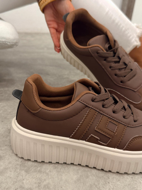 Women sneakers G347 - BROWN
