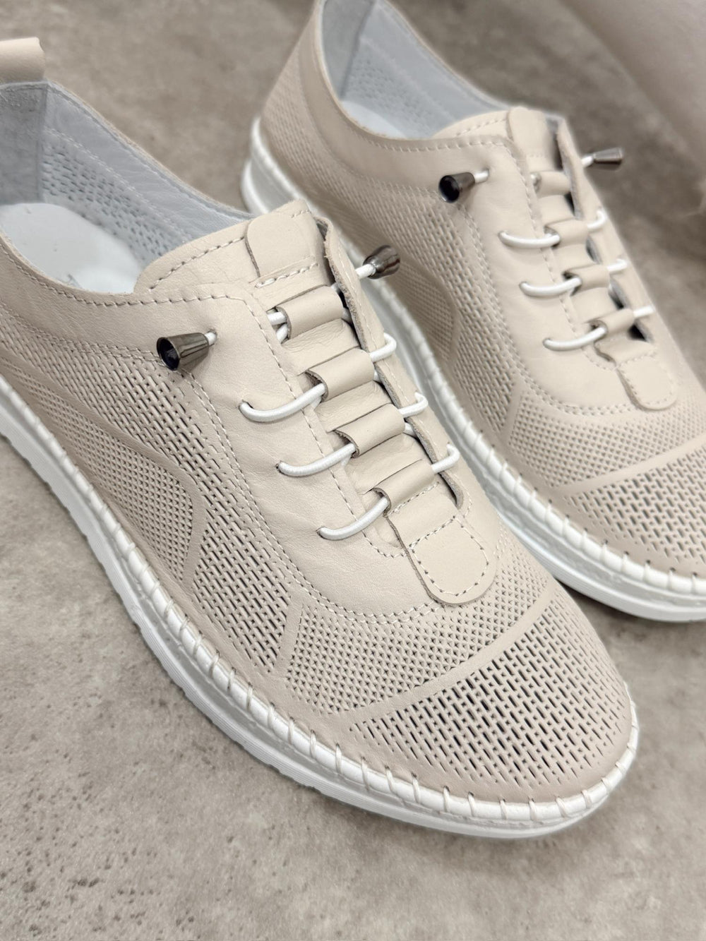 Adidași din piele G399 - BEJ DESCHIS