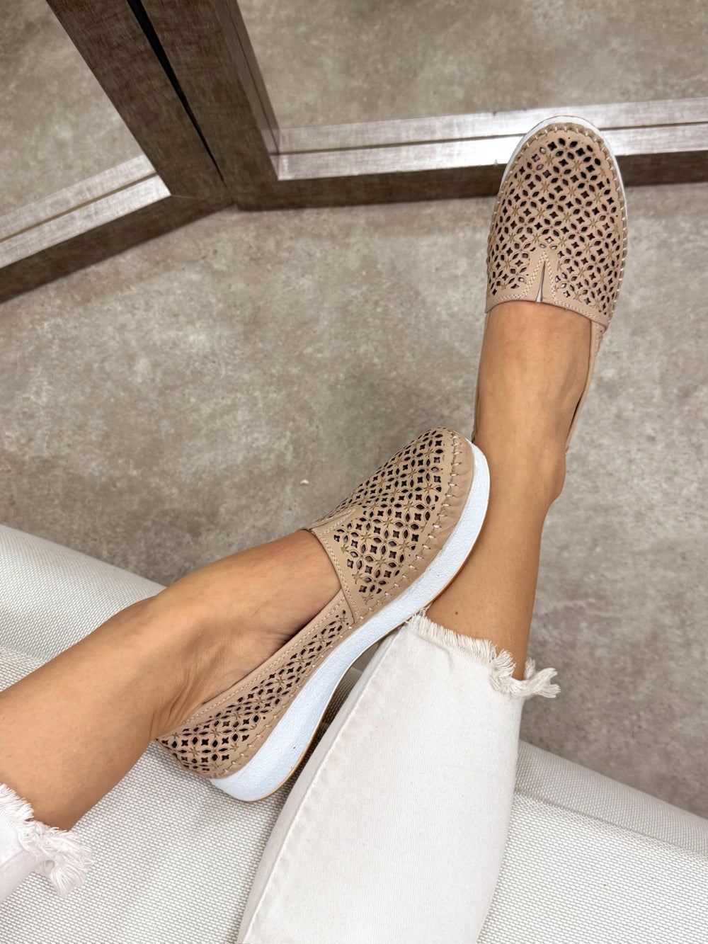Flat leather shoes G167 - BEIGE