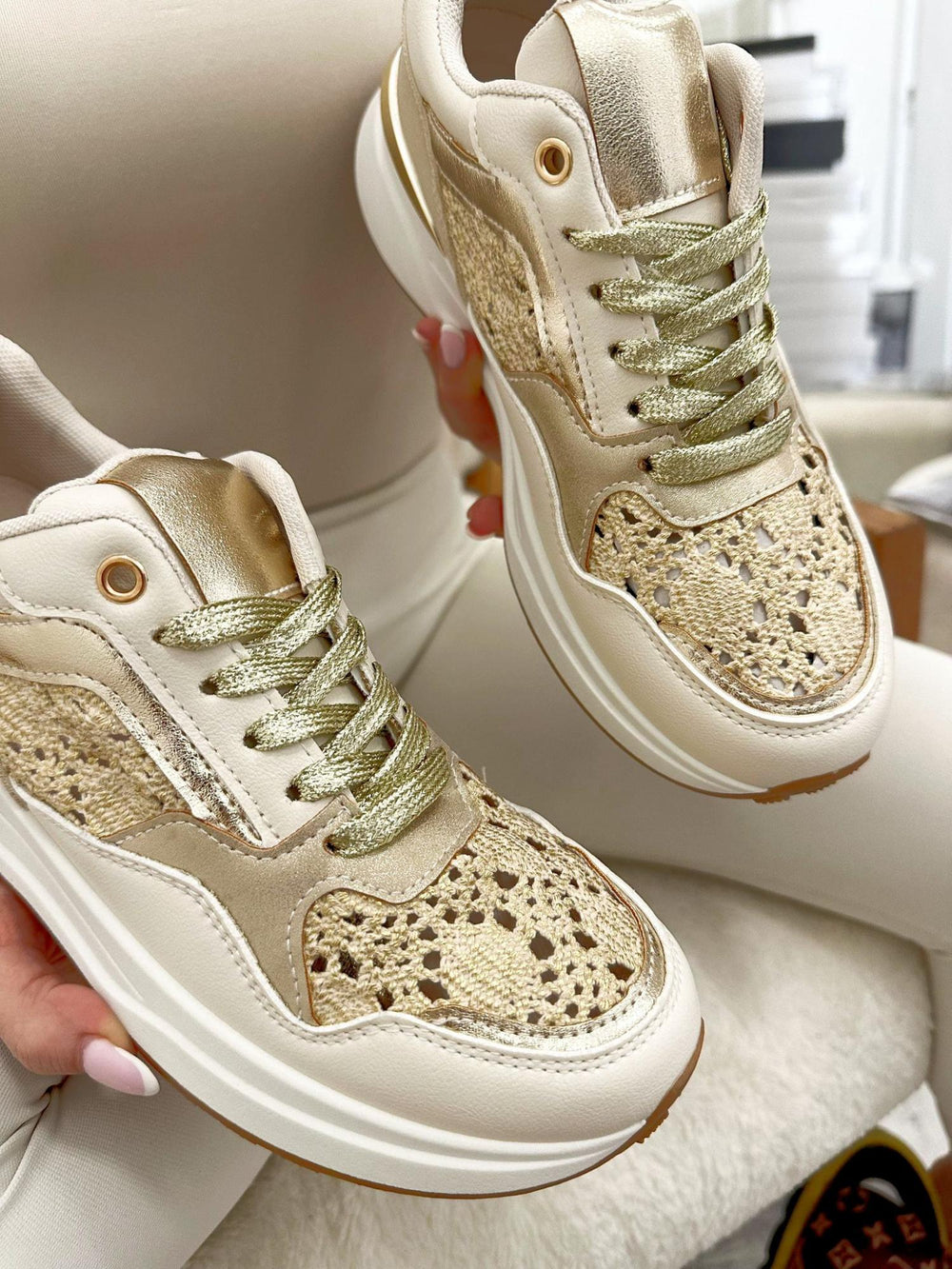 Women sneakers G034 - BEIGE