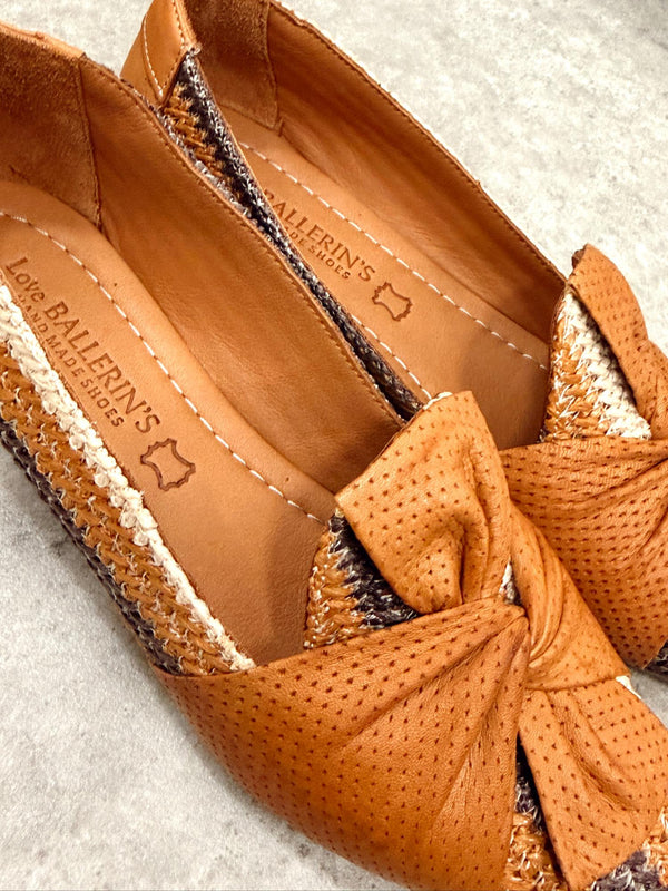 Flache Schuhe aus Leder G418 - KAMEL