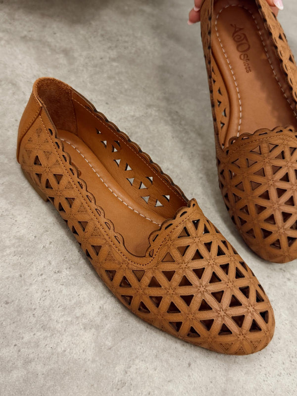 Flache Schuhe aus Leder G462 - KAMEL